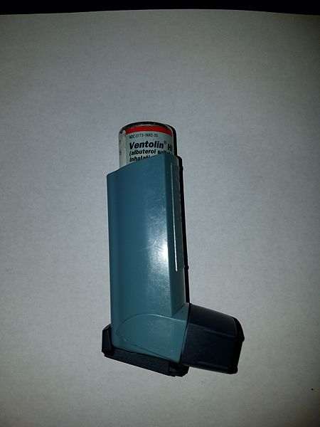 "Ventolin® HFA (Albuterol Sulfate) Inhaler.jpg" by MisterNarwhal is licensed under CC BY-SA 4.0 Photo of albuterol inhaler.