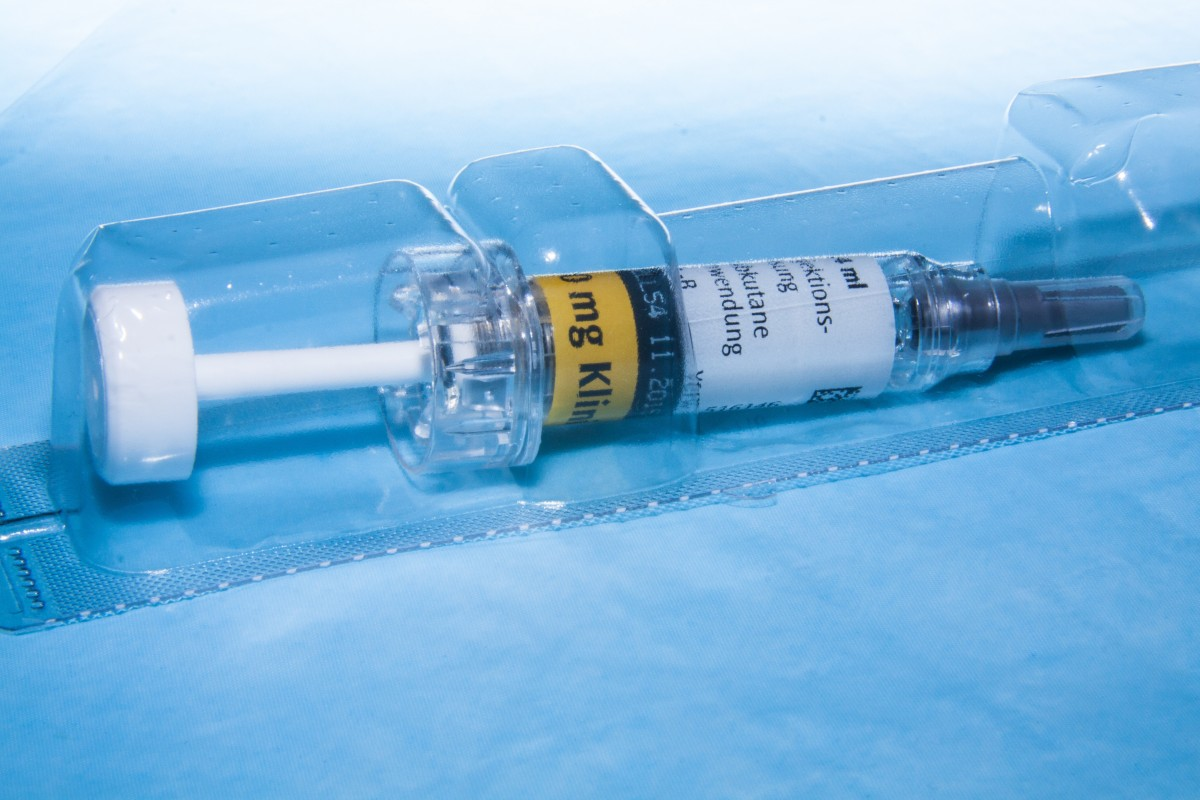 "syringe-disposable-syringe-blister-103059" by stux is licensed under CC0 Photo showing enoxaparin in prefilled syringe