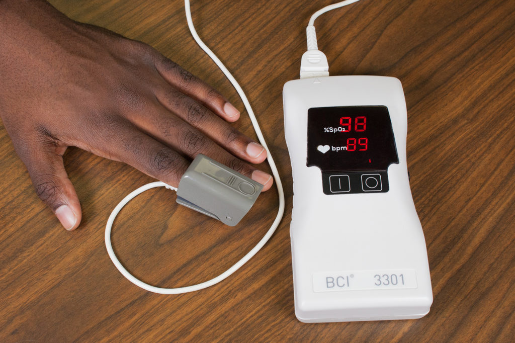 ”02-Sat-Apparatus-1-1-1024x682.jpg” by British Columbia Institute of Technology (BCIT) is licensed under CC BY 4.0. Access for free at https://med.libretexts.org/Bookshelves/Nursing/Book%3A_Vital_Sign_Measurement_Across_the_Lifespan_(Lapum_et_al.)/04%3A_Oxygen_Saturation/4.09%3A_How_is_Oxygen_Saturation_Measured%3F Image showing pulse oximeter in use on simulated patient's index finger