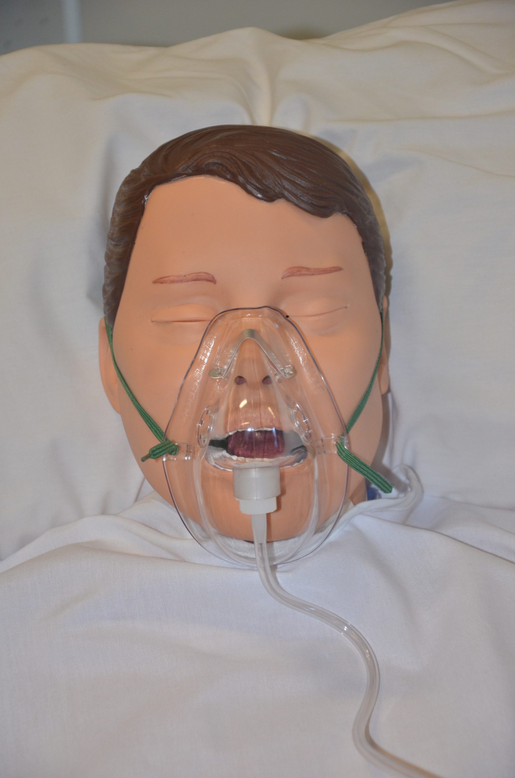 “DSC_2086.jpg” by British Columbia Institute of Technology (BCIT) is licensed under CC BY 4.0.. Access for free at https://opentextbc.ca/clinicalskills/chapter/5-5-oxygen-therapy-systems/ Photo showing simulated patient wearing a oxygen face mask