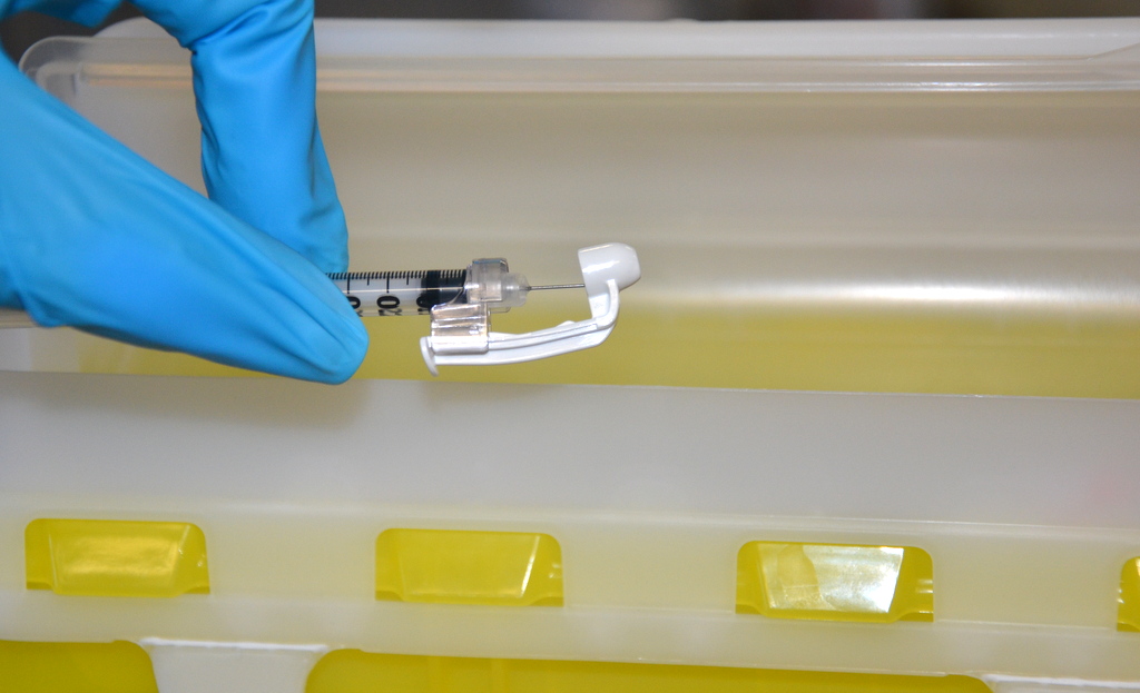 “Sept-22-2015-040.jpg” by British Columbia Institute of Technology (BCIT) is licensed under CC BY 4.0. Access for free at https://opentextbc.ca/clinicalskills/chapter/6-7-intradermal-subcutaneous-and-intramuscular-injections/ Photo showing closeup of a needle with safety shield applied