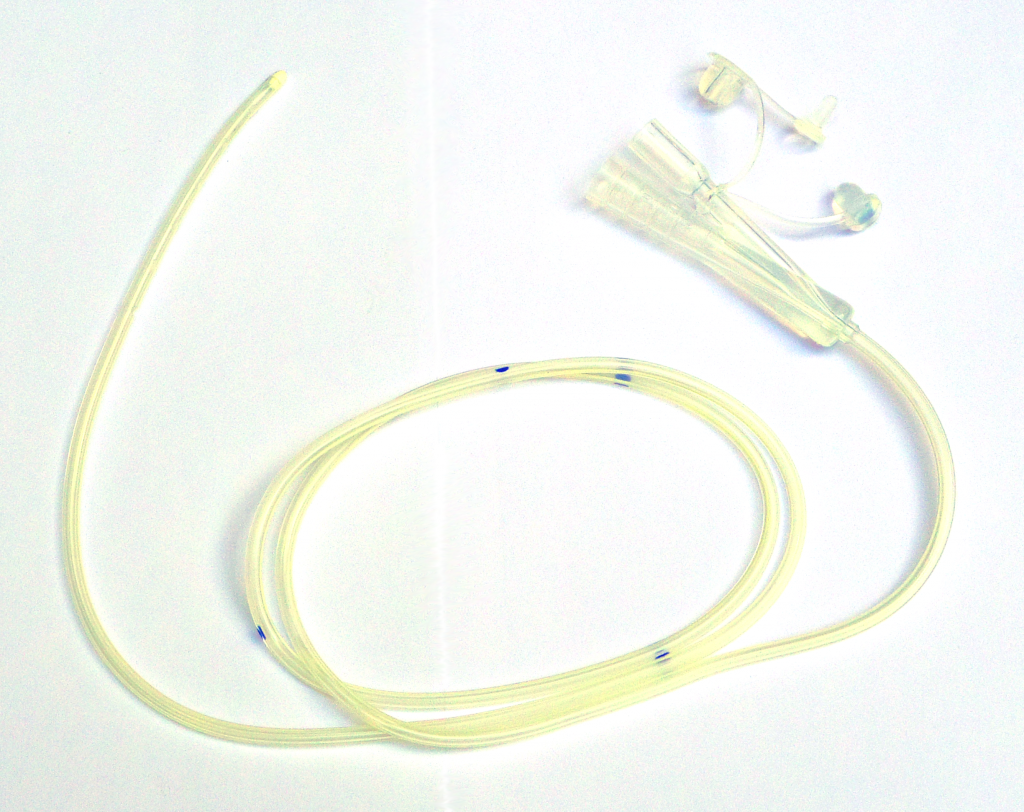 “Silicone_dual_lumen_stomach_tube_with_plug_removed.png” by Tenbergen is licensed under CC BY-SA 4.0 Photo showing a double lumen enteral tube