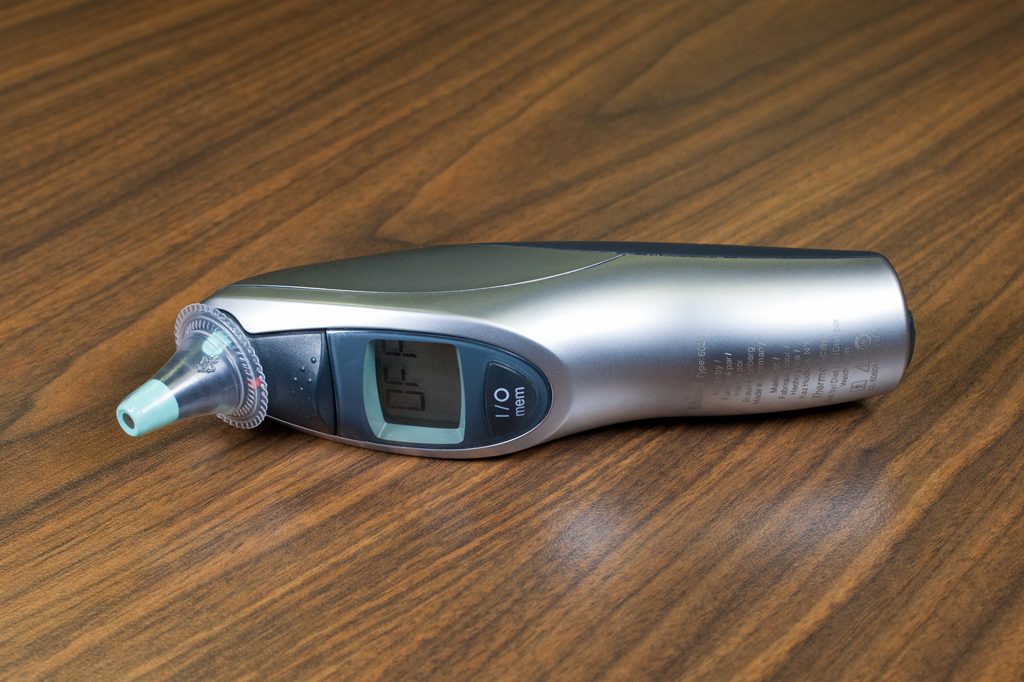 ”Tympanic-Thermometer.jpg” by British Columbia Institute of Technology (BCIT) is licensed under CC BY 4.0. Access for free at https://med.libretexts.org/Bookshelves/Nursing/Book%3A_Vital_Sign_Measurement_Across_the_Lifespan_(Lapum_et_al.)/02%3A_Temperature/2.18%3A_Tympanic_Temperature Image showing a tympanic thermometer