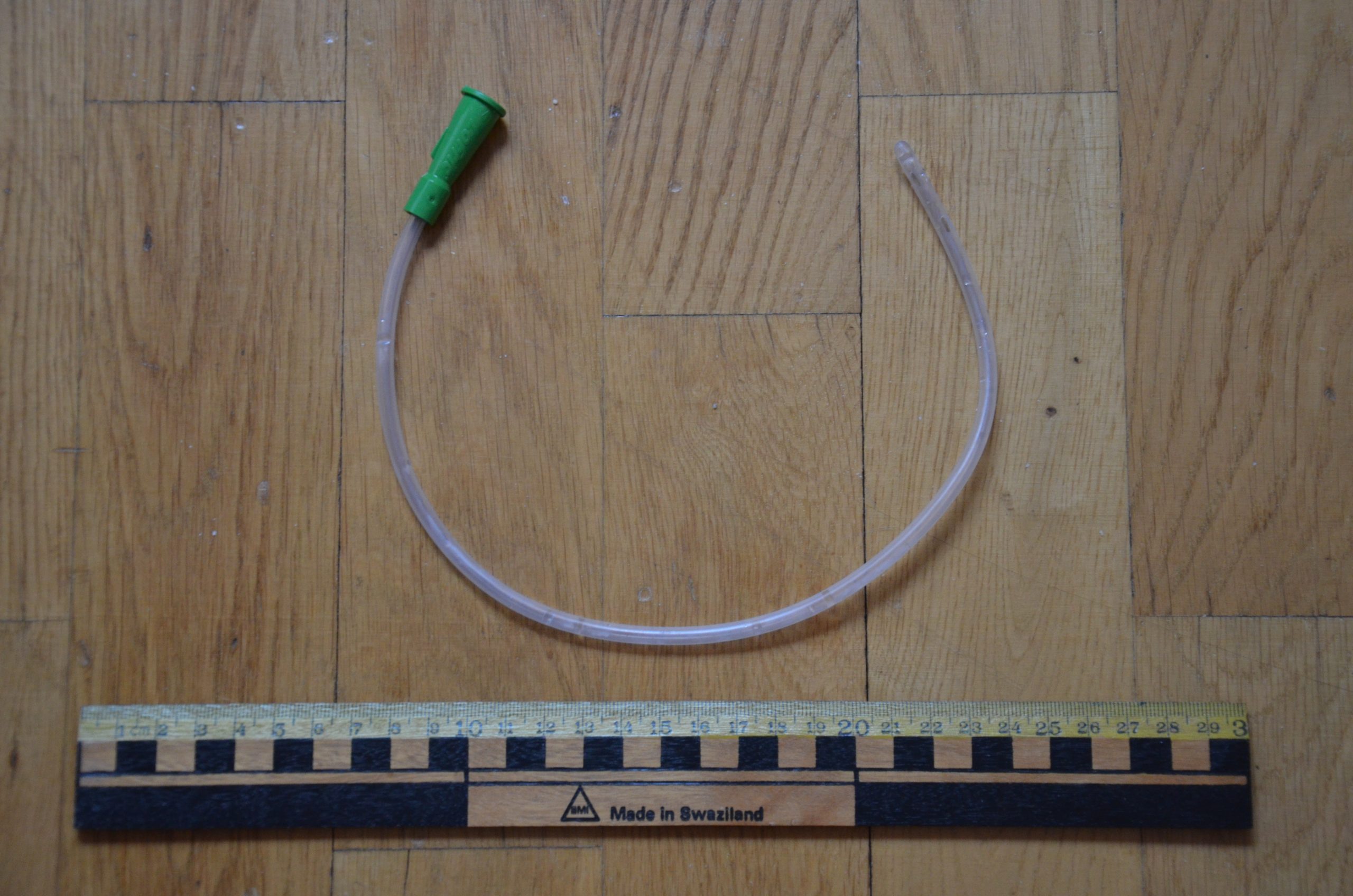 ”Urinary catheter.JPG” by Bengt Oberger is licensed under CC BY-SA 3.0 Photo showing a straight catheter