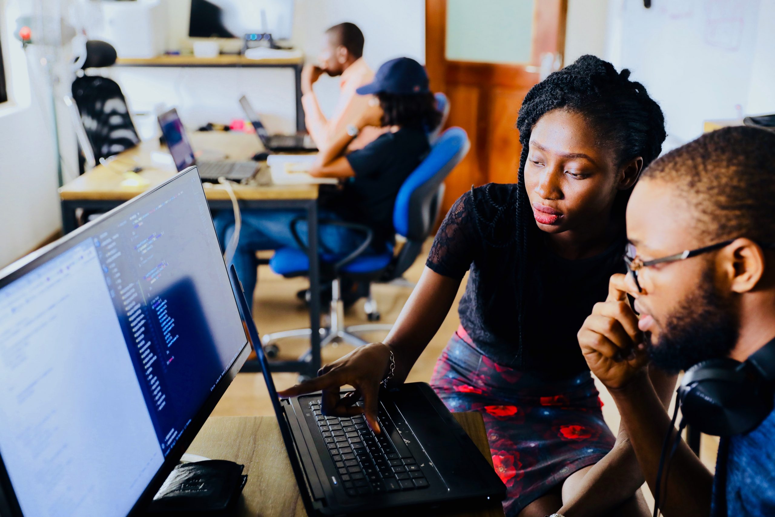 students working together on computer
