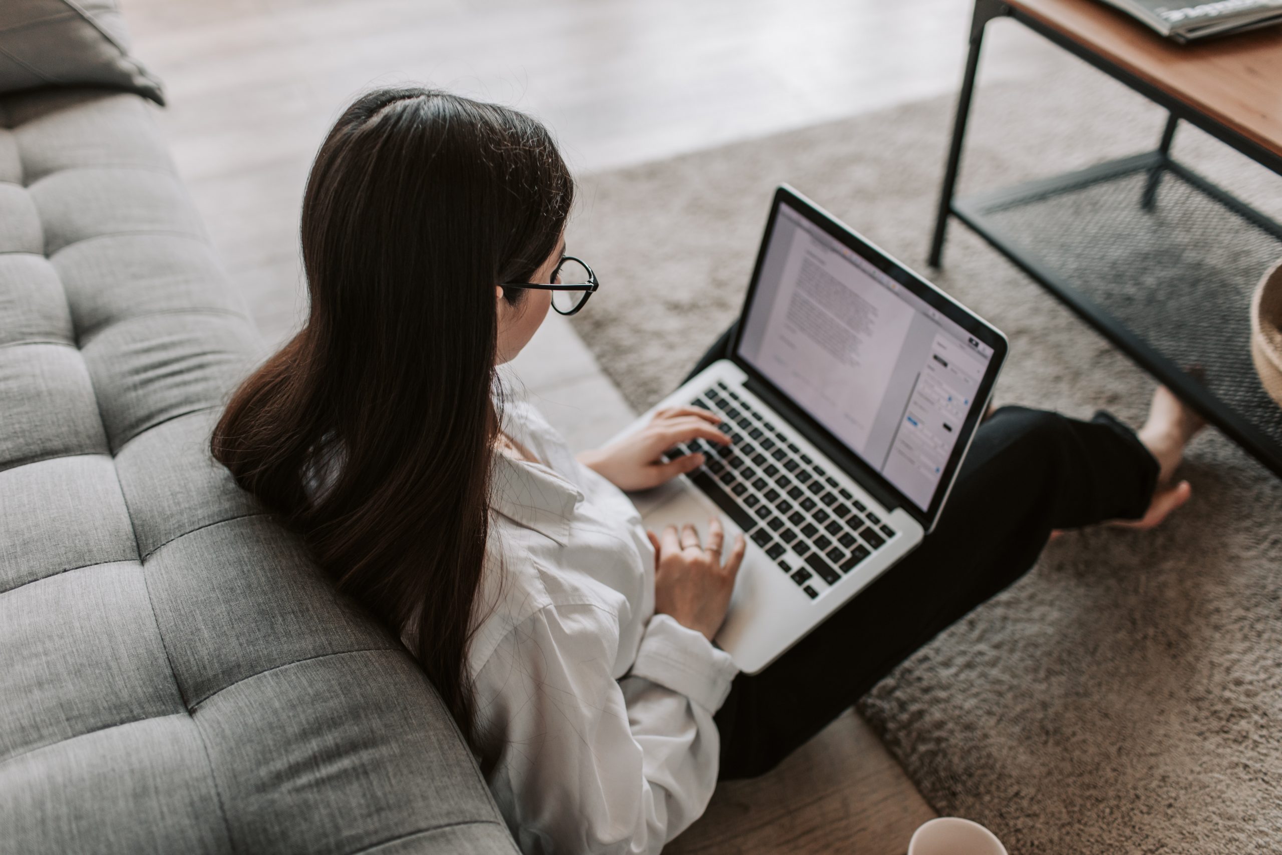 student reading essay on computer