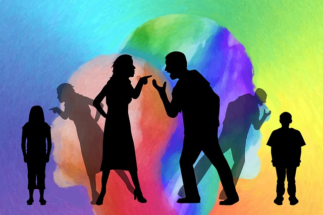 Silhouettes of persons arguing on a coloured background